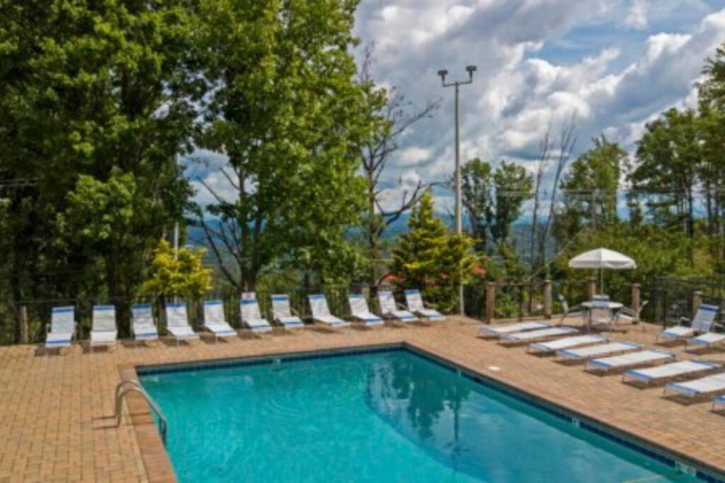 Mountain Springs Chalet 蓋特林堡 外观 照片